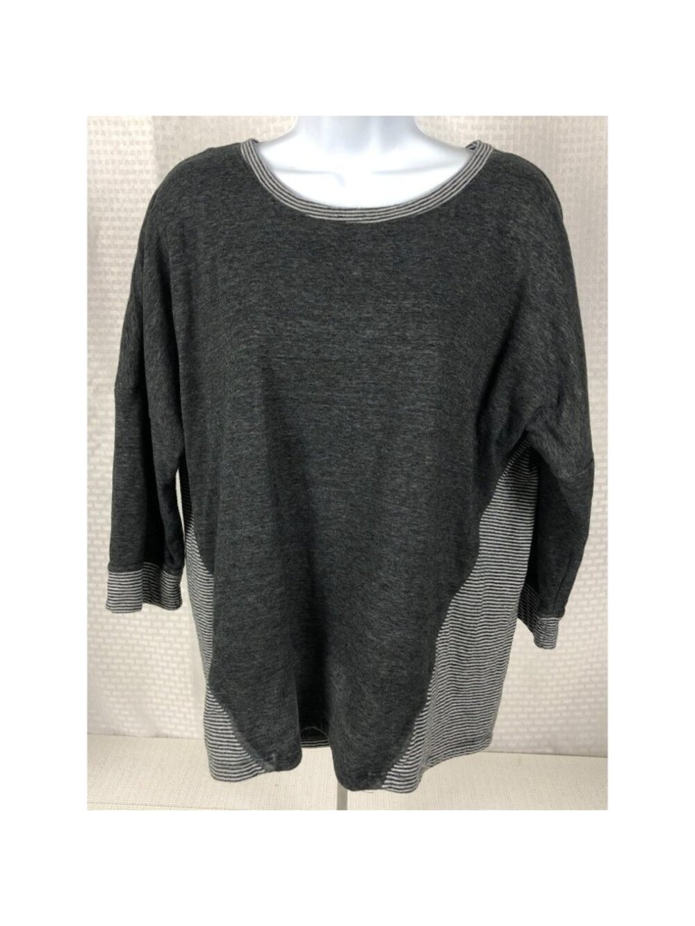 Sandals Top Women Size XL Dark Gray White Stripe n Solid 3/4 Sleeves Round Neck